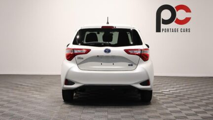 2017 Toyota Vitz Hybrid F Model image 344281