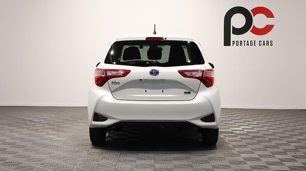 2017 Toyota Vitz Hybrid F Model image 344281