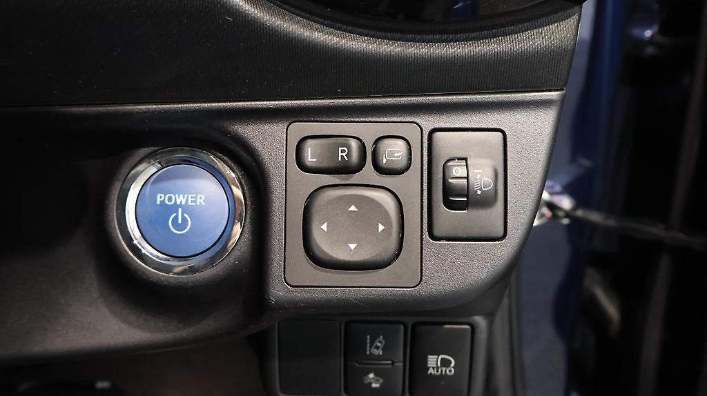 2016 Toyota Aqua Push Button + Reverse Camera image 343214