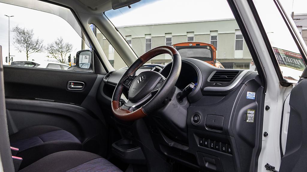 2015 Suzuki Solio Push Start , Dual power slide door image 345934