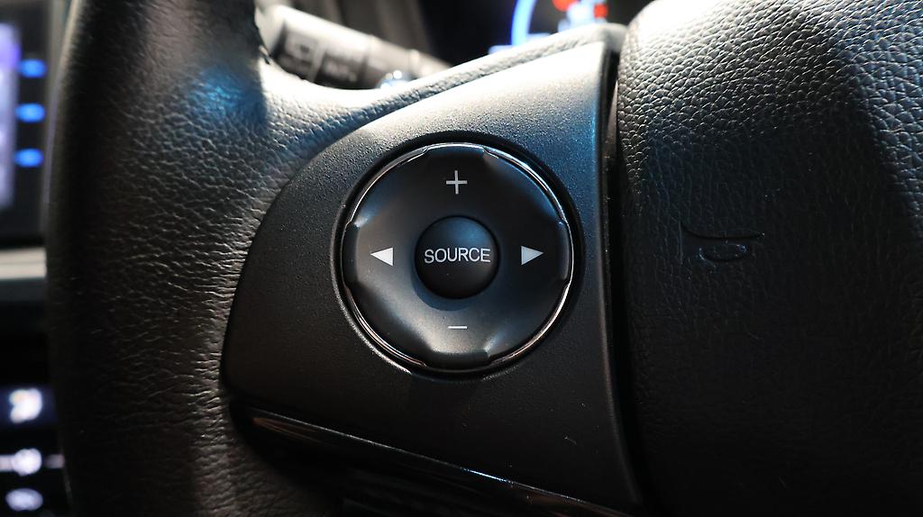 2015 Honda Vezel Hybrid Smart Key with Push Start and Reverse Camera image 344984
