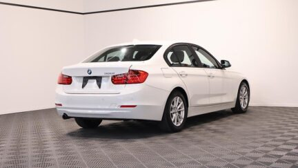 2012 BMW 320i Cruise Control + Reverse Camera image 345585