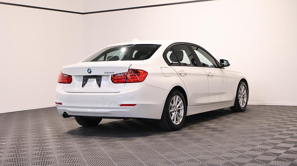 2012 BMW 320i Cruise Control + Reverse Camera image 345585