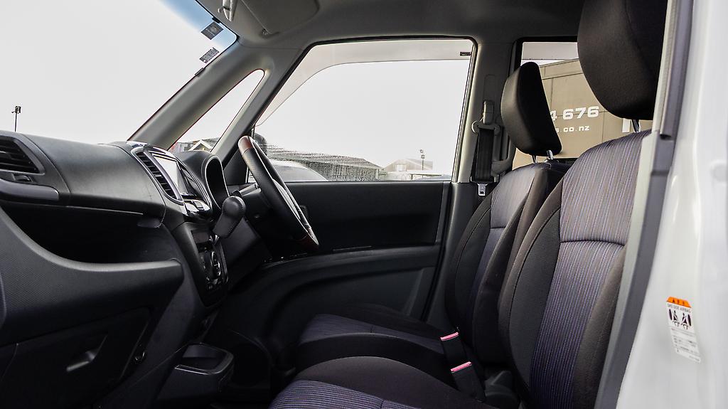 2015 Suzuki Solio Push Start , Dual power slide door image 345940