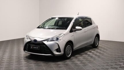 2017 Toyota Vitz Hybrid + Reverse Camera image 345539
