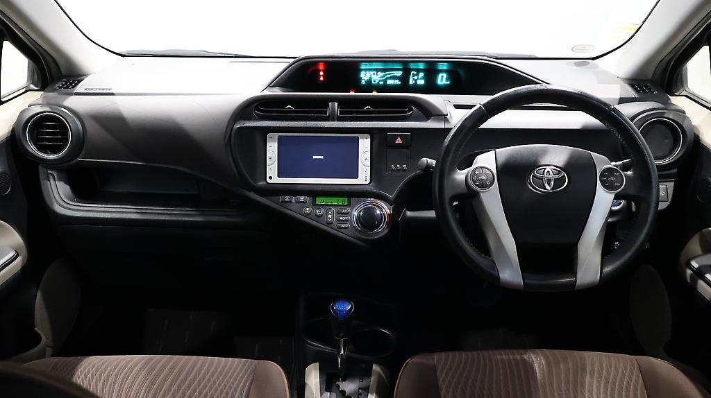 2013 Toyota Aqua G Model with Alloys image 341393