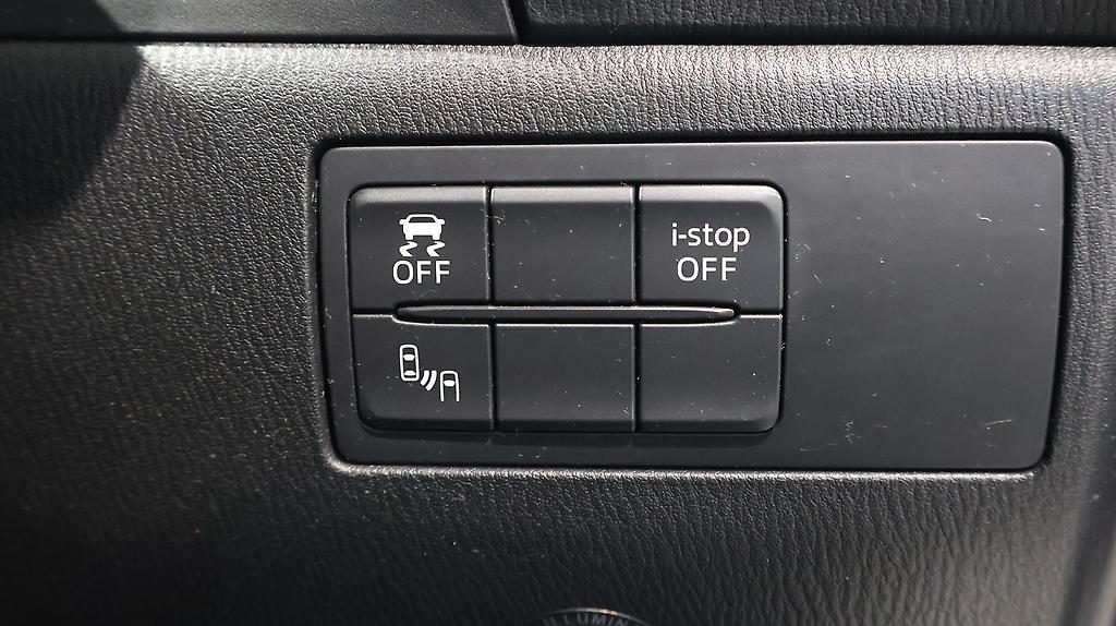 2016 Mazda Axela Sports 15S – 6sp Manual image 340811