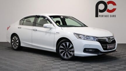 2013 Honda Accord Hybrid EX – Cruise Control and Reverse Camera image 345273