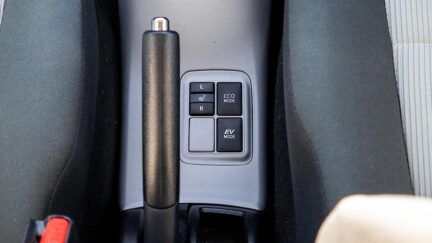 2012 Toyota Aqua F model hybrid Push start image 345718