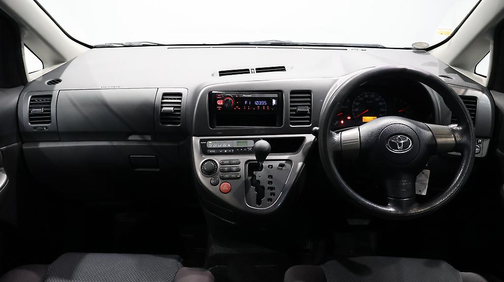 2005 Toyota Wish image 343758