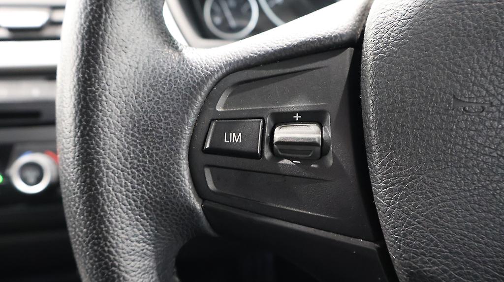 2012 BMW 320i Cruise Control + Reverse Camera image 345599
