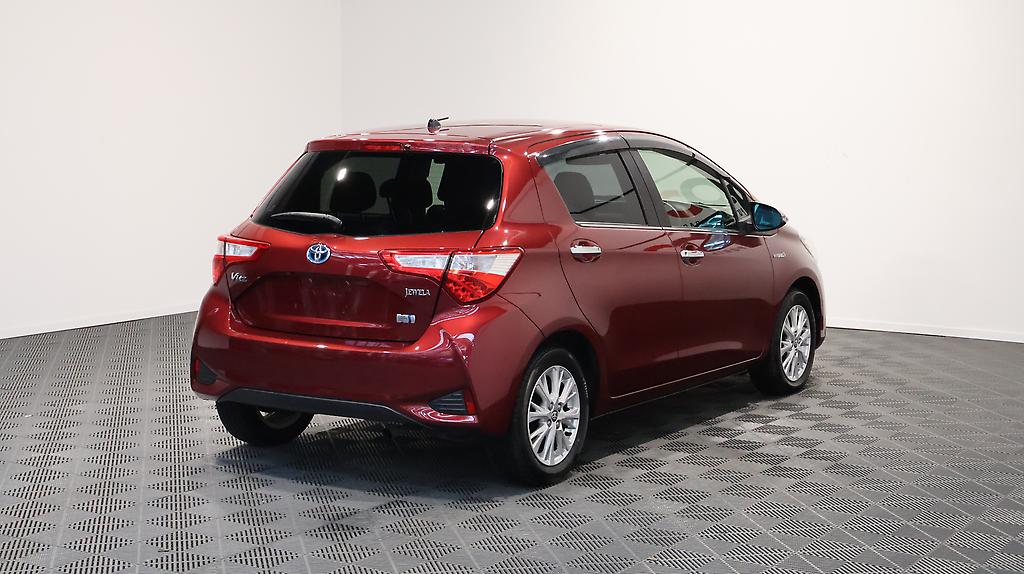 2017 Toyota Vitz Hybrid Jewela image 341733
