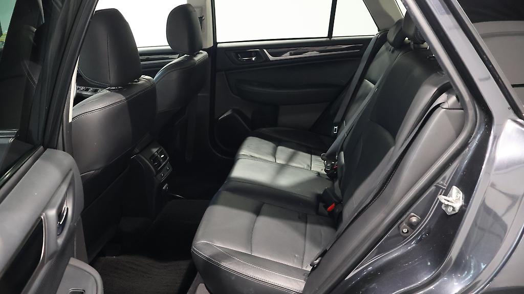 2015 Subaru Outback Limited AWD Leather package image 344169