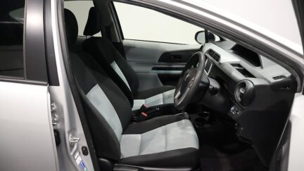 2013 Toyota Aqua S Model + Reverse Camera image 344308