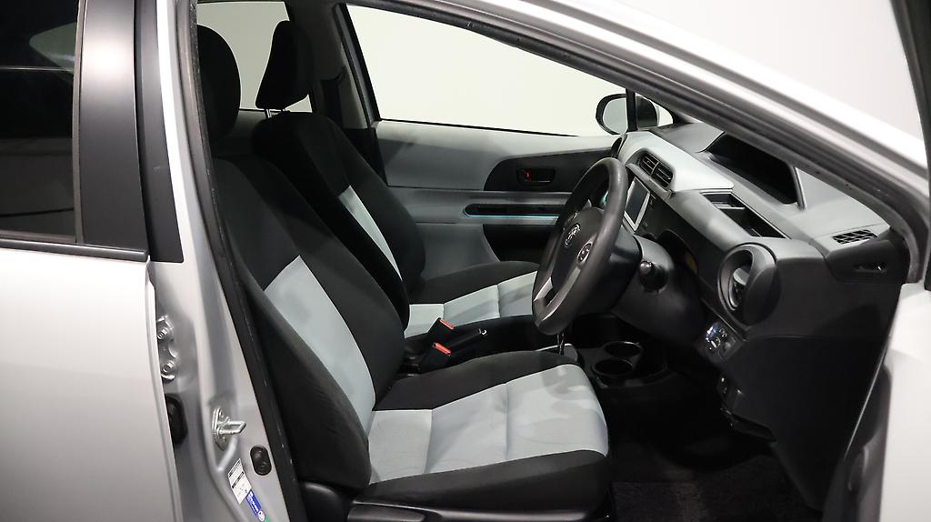 2013 Toyota Aqua S Model + Reverse Camera image 344308