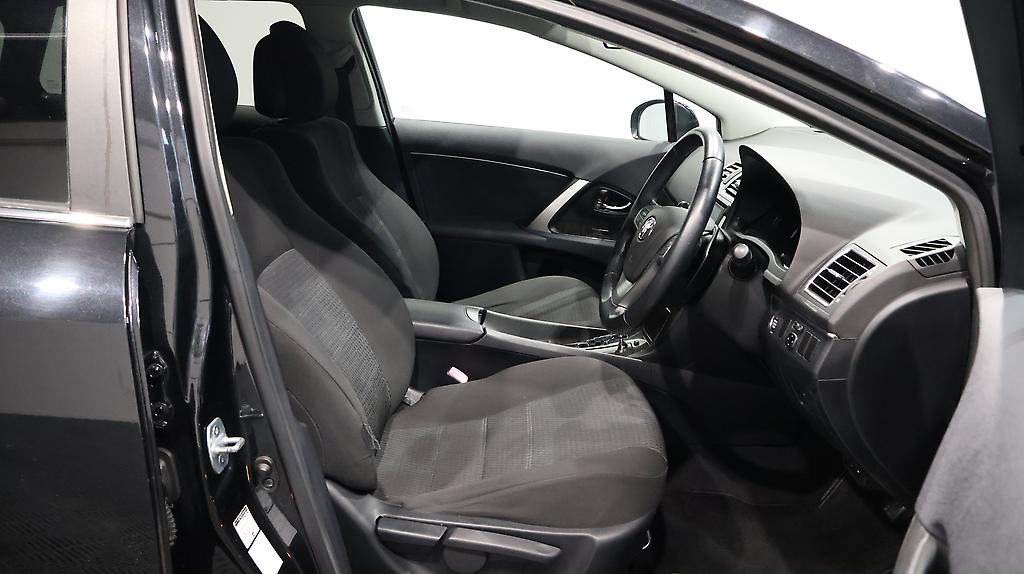 2012 Toyota Avensis Xi great look and Low KMs image 344195