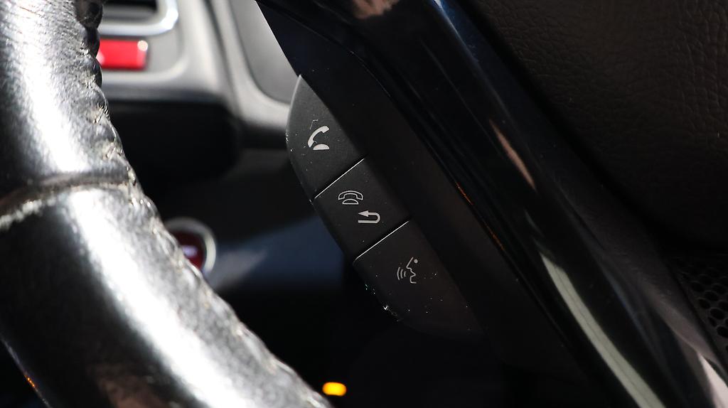 2014 Honda Vezel X Hybrid with Cruise Control, Smart Key and Reverse Camera image 345185