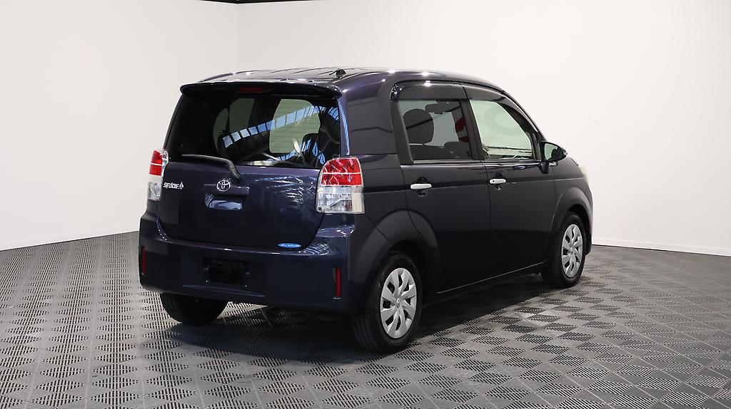 2013 Toyota Spade F Model image 343205