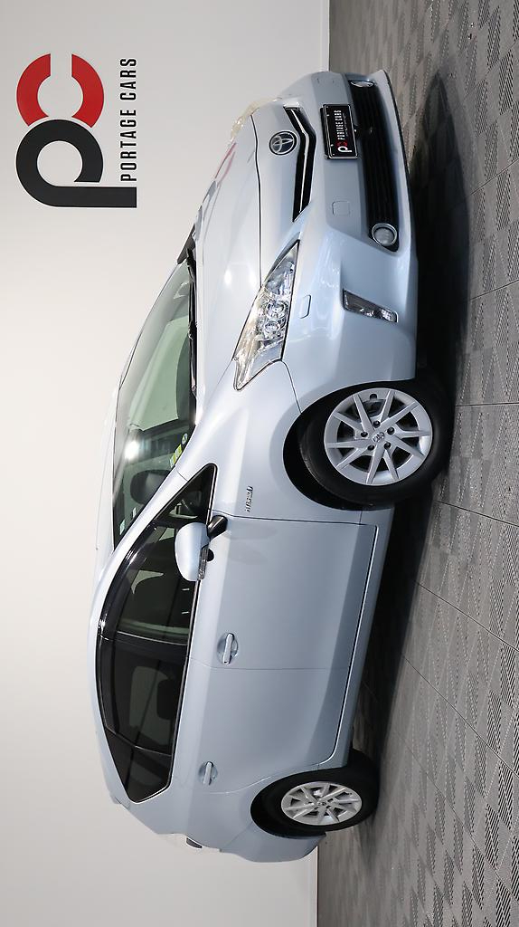 2014 Toyota Prius Alpha G Model image 344229
