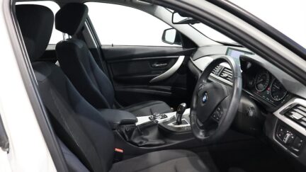 2012 BMW 320i Cruise Control + Reverse Camera image 345591