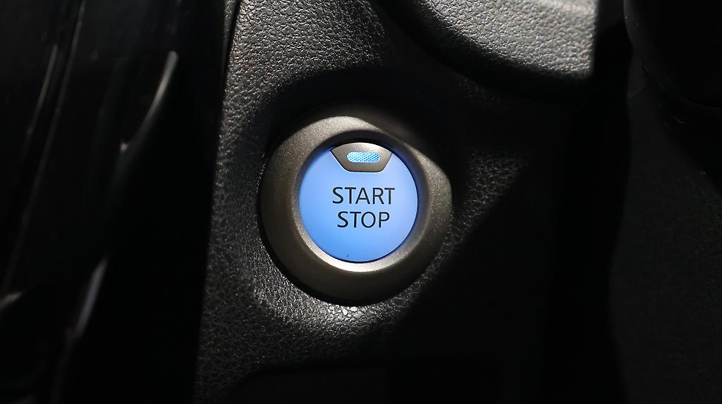 2017 Nissan Note E Power-X Great Look in Black!! image 344450