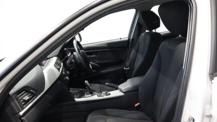 2012 BMW 320i Cruise Control + Reverse Camera image 345588