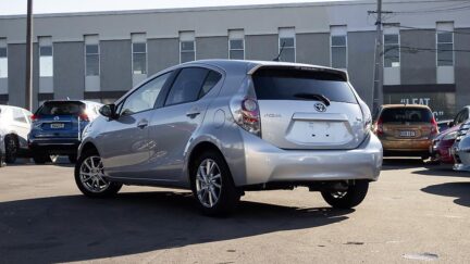 2012 Toyota Aqua F model hybrid Push start image 345711