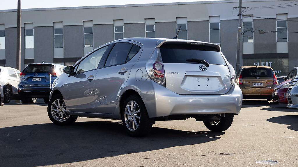 2012 Toyota Aqua F model hybrid Push start image 345711