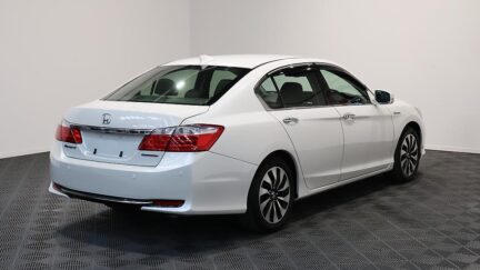 2013 Honda Accord Hybrid EX – Cruise Control and Reverse Camera image 345277
