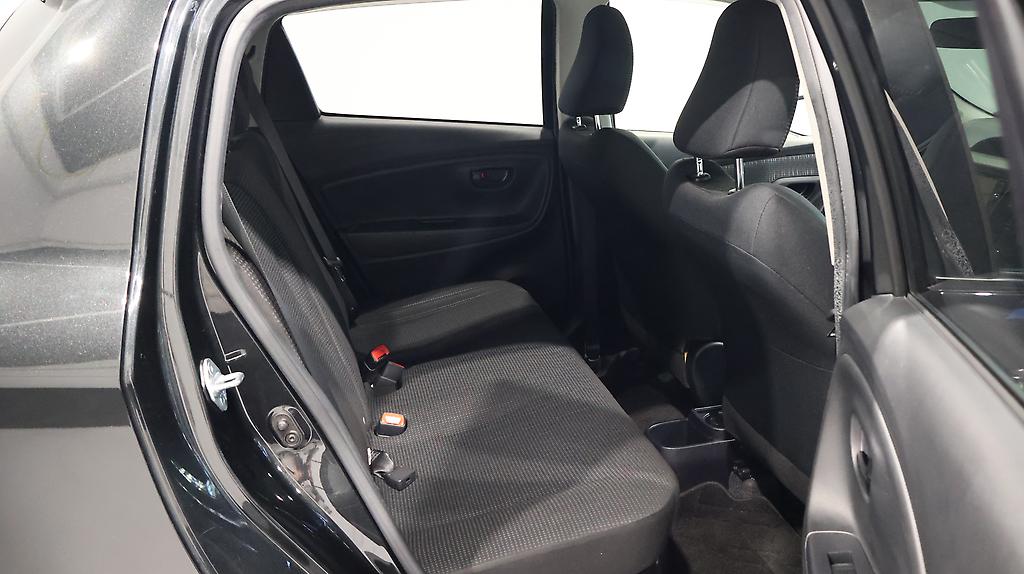 2017 Toyota Vitz Hybrid F Model image 344523