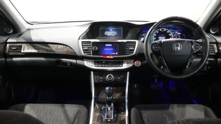 2013 Honda Accord Hybrid EX – Cruise Control and Reverse Camera image 345284