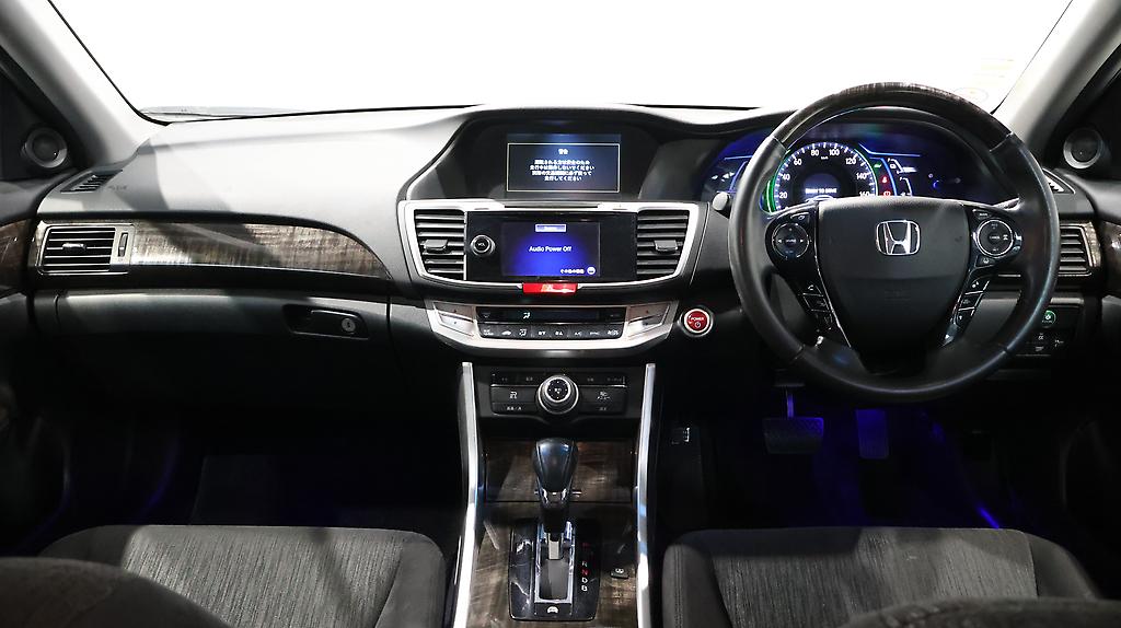 2013 Honda Accord Hybrid EX – Cruise Control and Reverse Camera image 345284