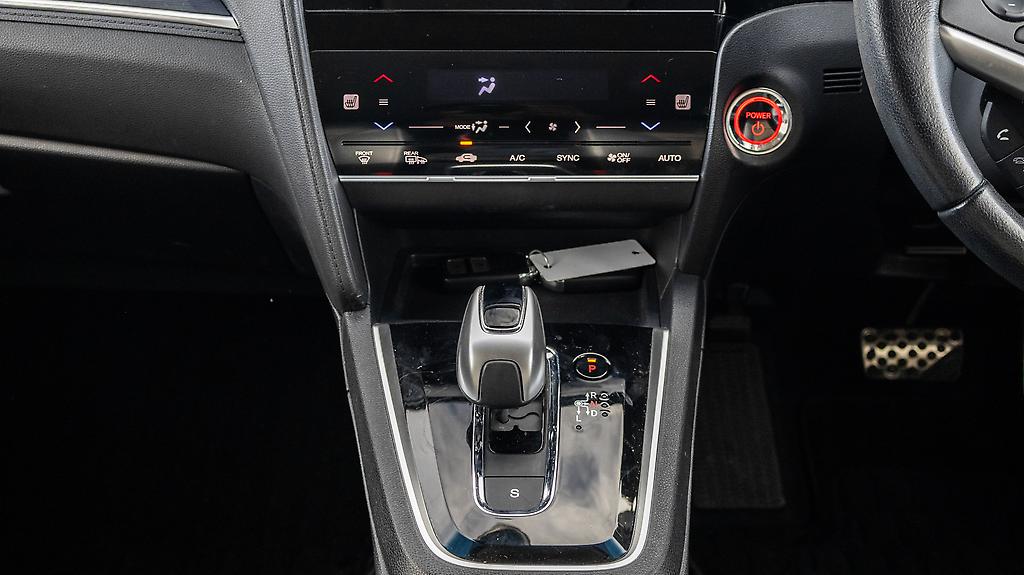 2019 Honda Shuttle Hybrid Z Half leather trim image 342285