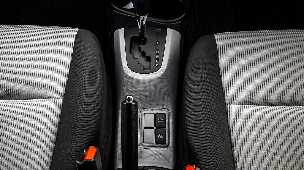 2013 Toyota Aqua F Model Push start image 341554