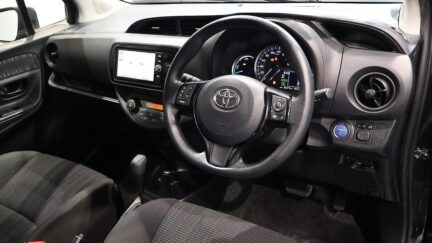 2017 Toyota Vitz Hybrid F Model image 344526