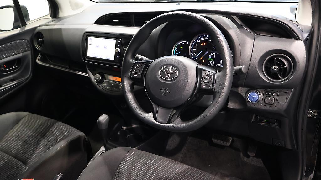 2017 Toyota Vitz Hybrid F Model image 344526