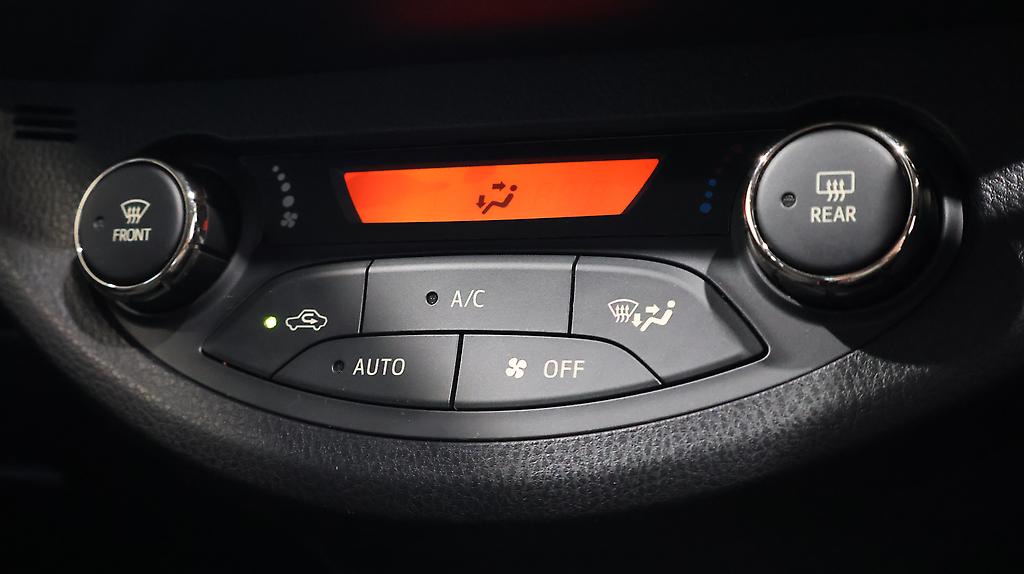 2017 Toyota Vitz Hybrid F Model image 344529