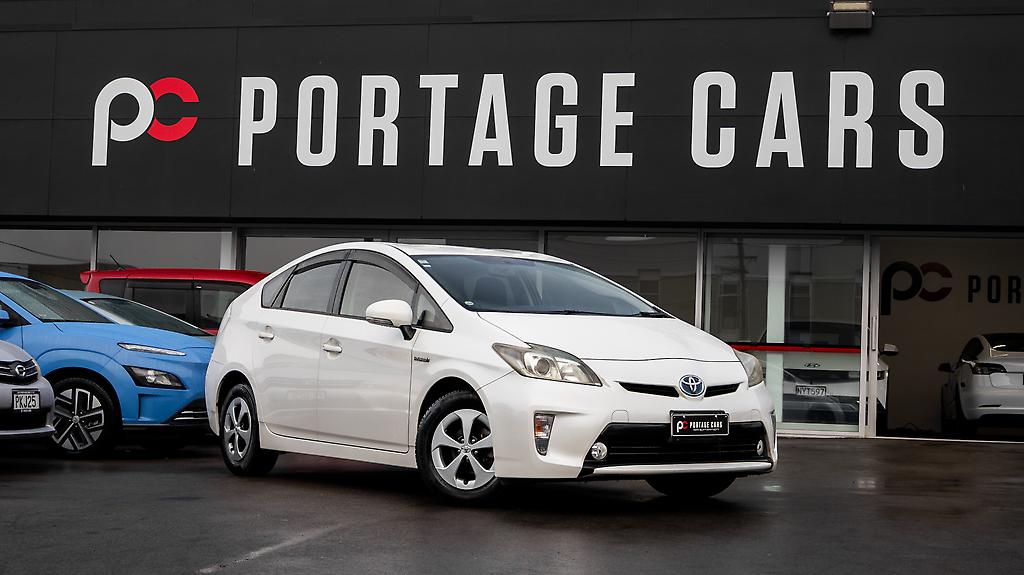 2013 Toyota Prius S Model / Push Start / Hybrid image 342291
