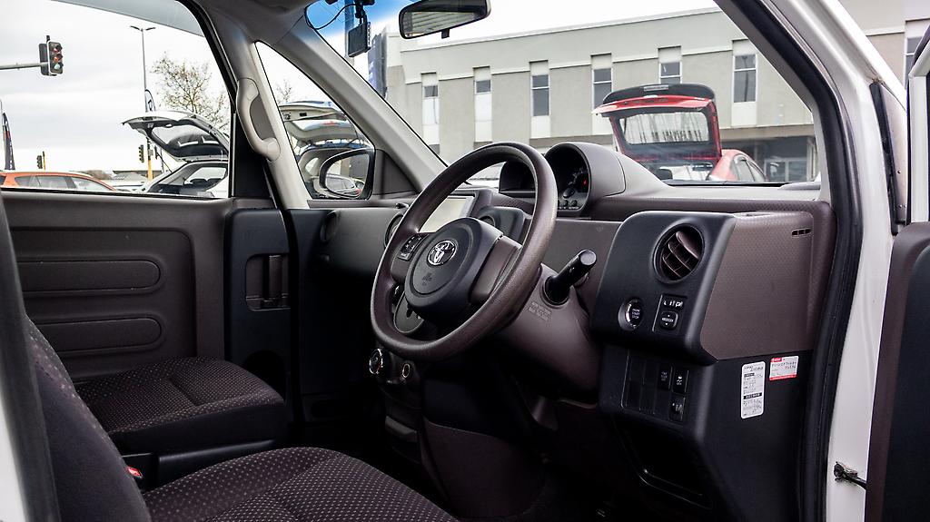 2013 Toyota Spade F Spec, Push start image 345023