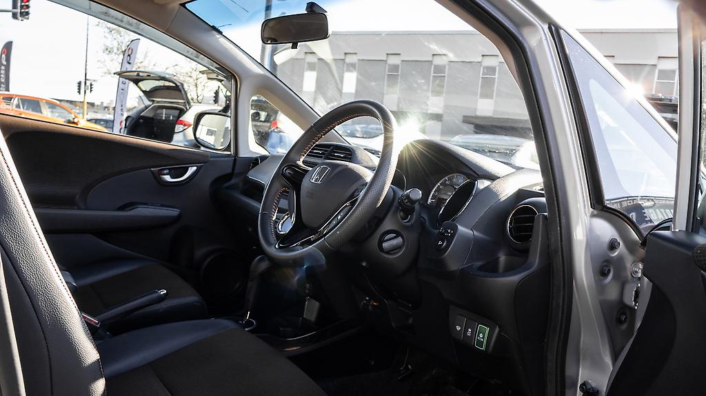 2012 Honda Fit Shuttle 15x  Half leather keyless image 342469
