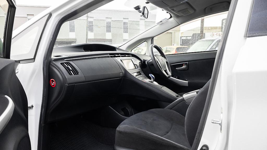 2013 Toyota Prius S Model / Push Start / Hybrid image 342305