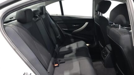 2012 BMW 320i Cruise Control + Reverse Camera image 345590
