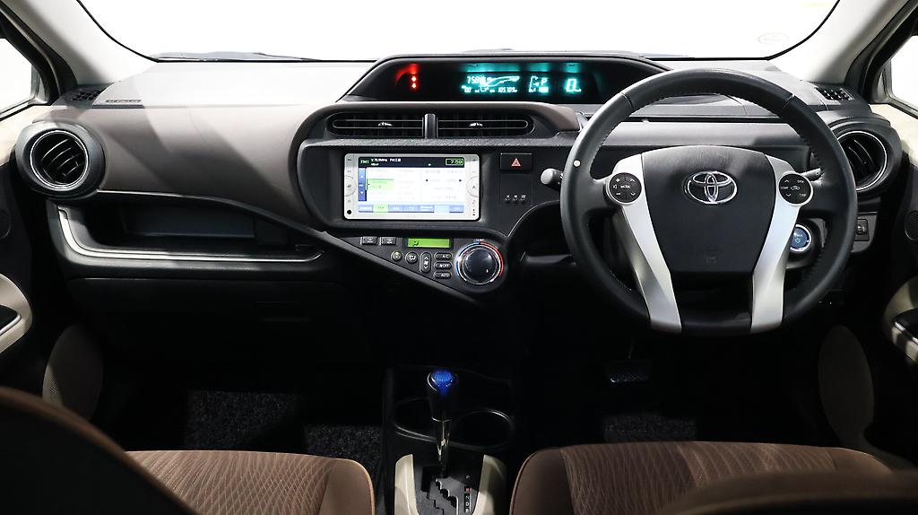 2013 Toyota Aqua G Model + Reverse Camera image 345065
