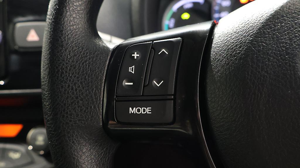 2017 Toyota Vitz Hybrid F Model image 344533
