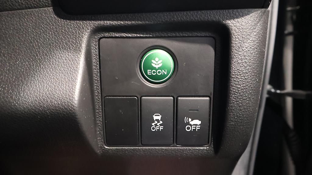 2014 Honda Vezel X Hybrid with Cruise Control, Smart Key and Reverse Camera image 345182