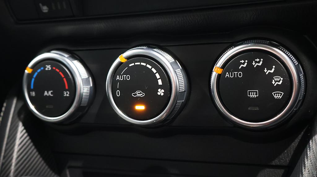 2016 Mazda Demio 13S Touring image 343033