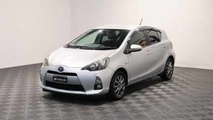 2013 Toyota Aqua G Model with Alloys image 341384