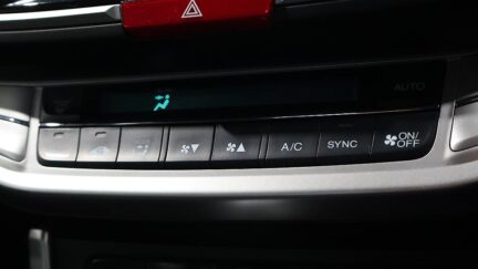 2013 Honda Accord Hybrid EX – Cruise Control and Reverse Camera image 345289