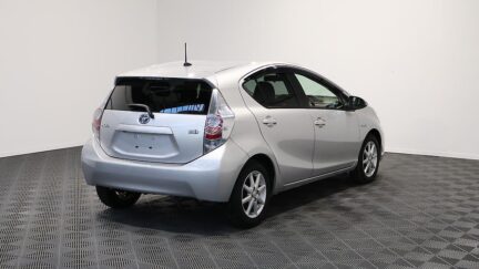 2013 Toyota Aqua G Model + Reverse Camera image 345058