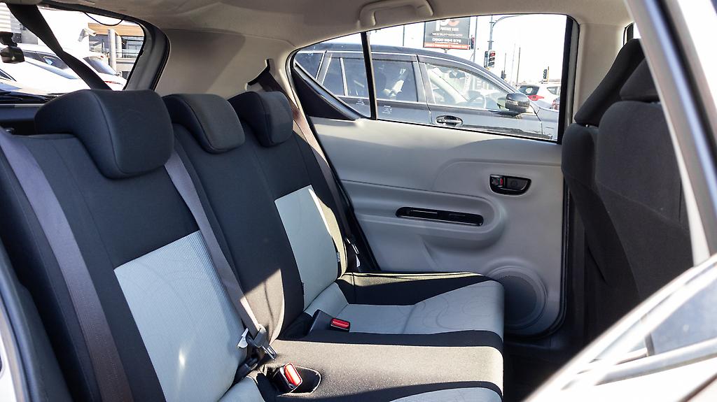 2012 Toyota Aqua F model hybrid Push start image 345715